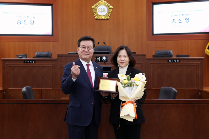 제7회 정명대상 지방자치 의정대상 부문을 수상한 송진영 의원. (사진=오산시의회 제공)