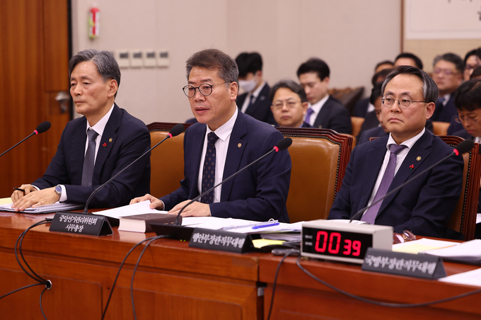 김용빈 중앙선거관리위원회 사무총장이 지난 9일 국회에서 열린 법제사법위원회 전체회의에서 발언하고 있다. (사진=연합뉴스)