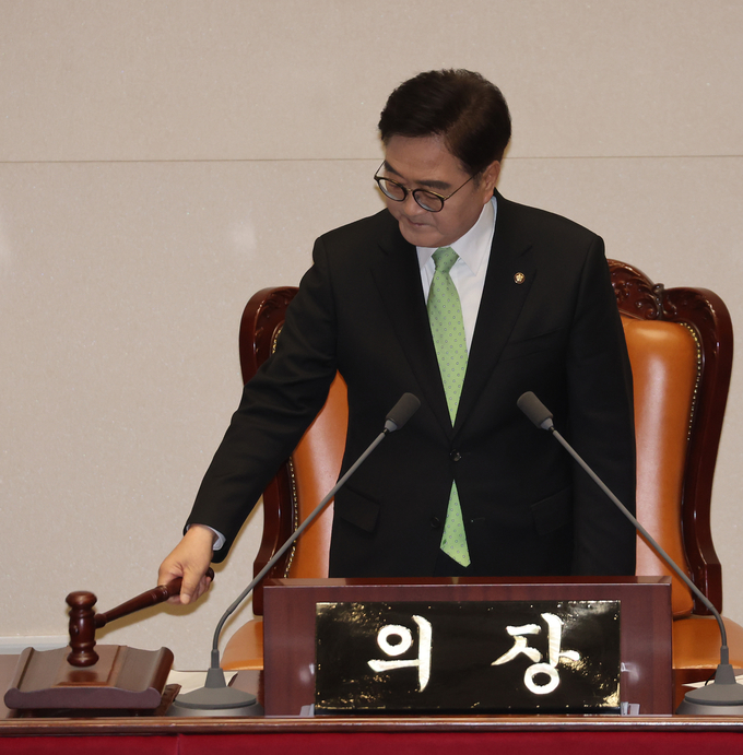 우원식 국회의장이 27일 오후 국회 본회의를 개의하고 있다. (사진=연합뉴스)