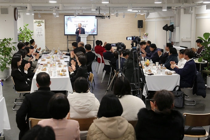 경기도 용인시 기흥구에서 신천지 수지교회 위너스클럽 송년 간담회가 열리고 있다.(사진= 신천지 수지교회 제공)