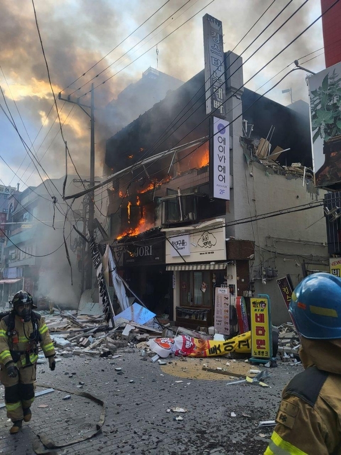 29일 오후 1시 47분 경기도 평택시 서정동의 3층짜리 상가건물 3층에서 화재가 발생했다. (사진=경기도소방재난본부 제공)