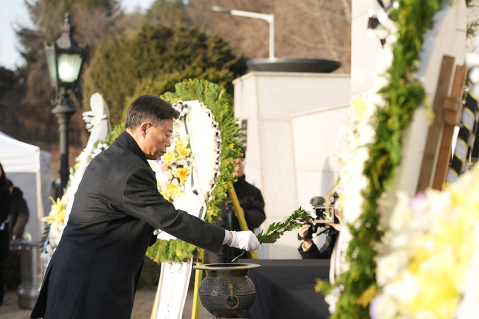 신상진 성남시장이 2일 태평동 소재 현충탑을 찾았다. (사진=성남시 제공)
