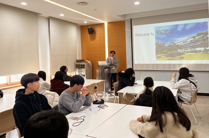 성남교육지원청은 지난 4일부터 이달 25일까지 총 4회에 걸쳐 ‘코이카(KOICA) 글로벌 리더 공유학교’ 겨울방학 프로그램을 운영한다. (사진=성남교육지원청 제공)