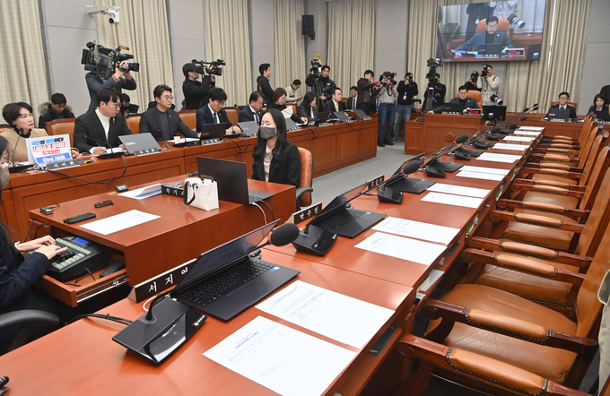 국회 운영위원회 소속 국민의힘 의원들이 8일 국회에서 열린 ‘12·3 비상계엄 선포 내란사태 관련 현안질의’ 전체회의에 불참했다. (사진=옥지훈 기자)
