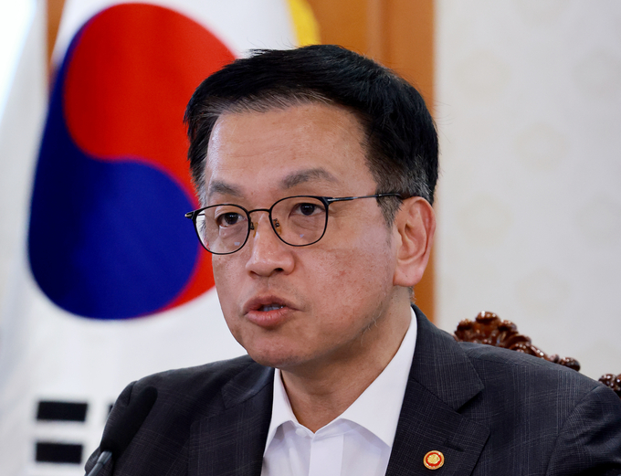 최상목 대통령 권한대행 부총리 겸 기획재정부 장관이 10일 정부서울청사에서 열린 ‘주요 현안 해법회의(사회1 분야)’에서 발언하고 있다. (사진=연합뉴스)