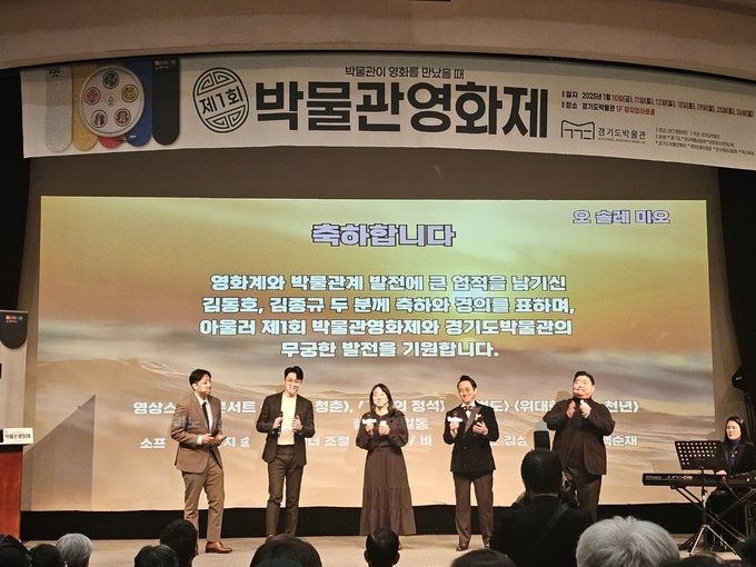 테너 조철회 등이 축하무대를 선보이고 있다. (사진=고륜형 기자)