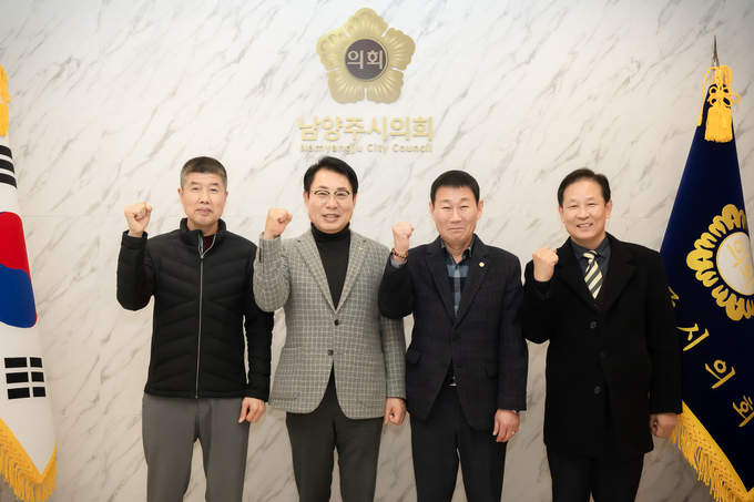 조성대 남양주시의회 의장이 의장실에서 남양주시개인택시조합 임원진들을 차담회를 갖고 애로사항과 현안 사항을 청취했다. (사진=남양주시의회 제공)