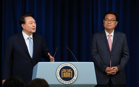 윤석열 대통령과 정진석 대통령실 비서실장. (사진=대통령실 제공)
