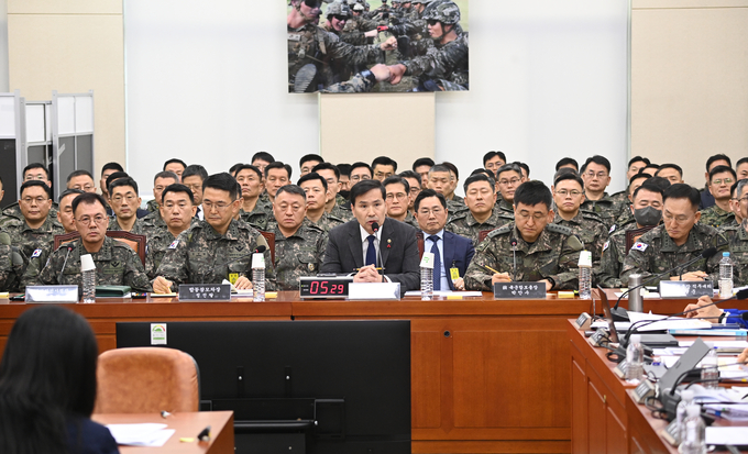 14일 국회 ‘내란국정조사특위’에 참석한 김선호 국방부 장관 직무대행 등 주요 기관 증인들이 의원들의 질의에 답변하고 있다. (사진=옥지훈 기자)