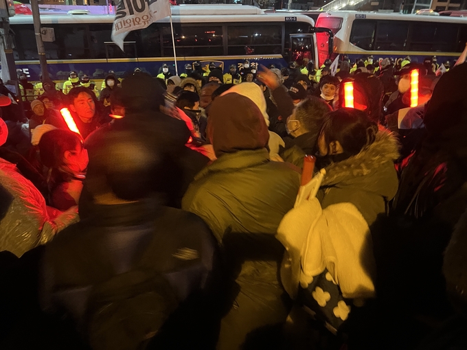 15일 오전 윤석열 대통령 체포를 반대하는 집회가 진행되고 있다. (사진=장진 기자)