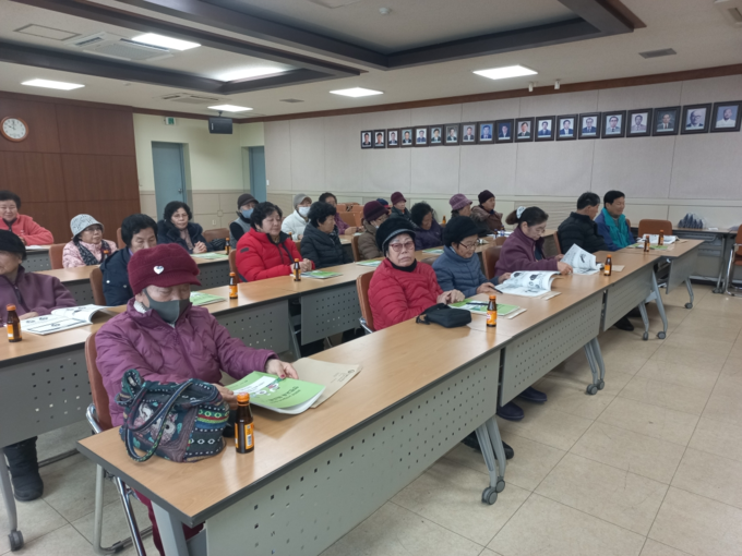 양평군 단월면은 지난 14일 어르신들의 안전한 일자리 활동을 지원하기 위해 경로당 지킴이 노인일자리 안전교육을 실시했다. (사진=양평군 제공)