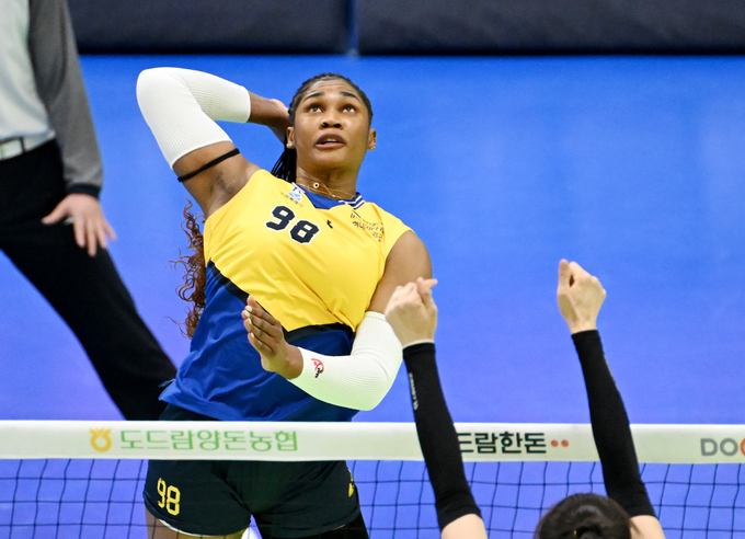 프로배구 여자부 수원 현대건설은 17일 수원체육관서 열리는 도드람 2024~2025 V리그에서 화성 IBK기업은행과 홈경기를 갖는다. 사진은 현대건설 레티치아 모마 바소코(등록명 모마). (사진=KOVO 제공)
