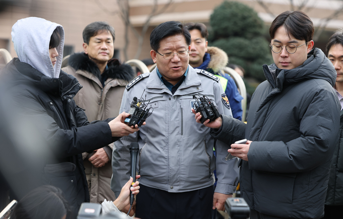 19일 이호영 경찰청장 직무대행이 서울서부지법을 둘러본 후 취재진에게 발언하는 모습. (사진=연합뉴스 제공)