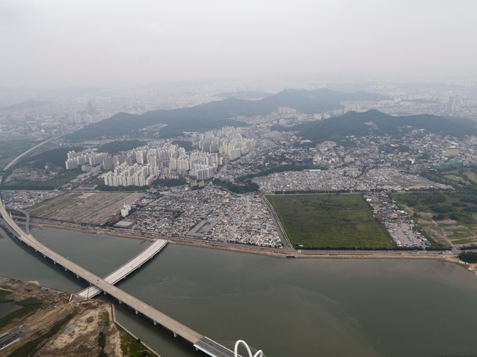 송도 테마파크 부지 등 송도 유원지 일대 전경. ( 사진 = 인천시 도시경관 변천기록 아카이브 제공 )