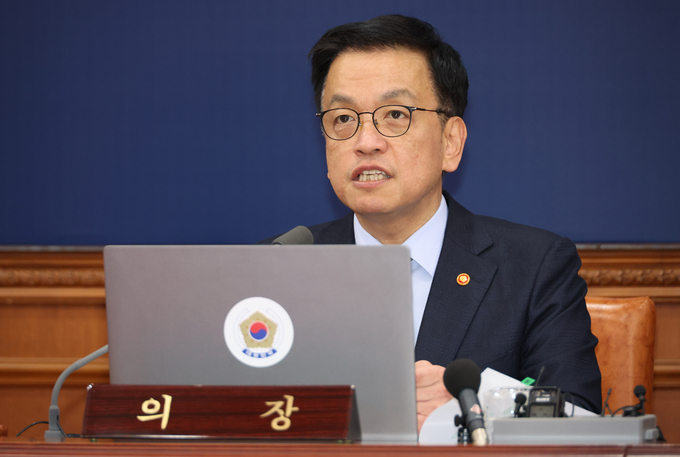 최상목 대통령 권한대행 부총리 겸 기획재정부 장관이 21일 정부서울청사에서 국무회의를 하고 있다. (사진=연합뉴스)