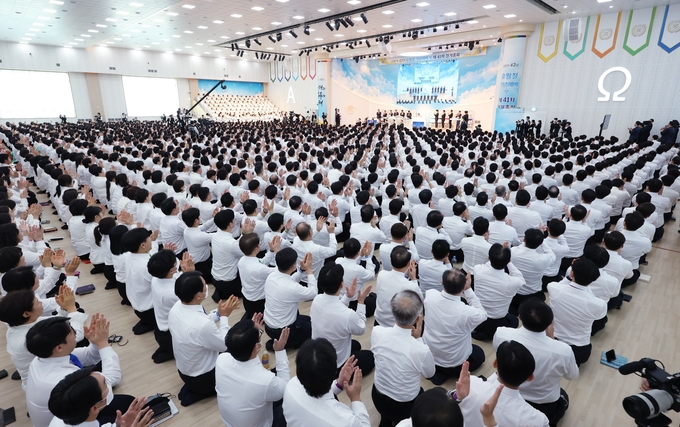 지난 15일 신천지 청주교회에서 사역자들이 유월절 기념예배를 드리고 있다. (사진=신천지예수교 증거장막성전 제공)