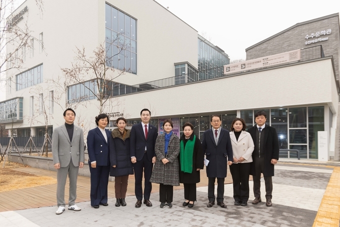 부천시의회 재정문화위원회,부천시립수주도서관 현장 방문. (사진=부천시의회 제공)