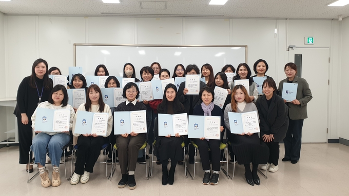2025년 부천시 평생학습 활동가 위촉식 단체 사진. (사진=부천시 제공)
