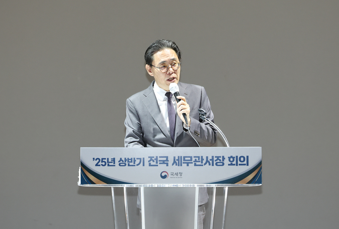 강민수 국세청장이 22일 열린 전국세무관서장회의에서 인사말을 전하고 있다. (사진=국세청 제공)