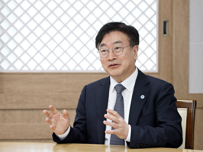 윤원석 인천경제청장이 신년 경제청 주요 정책에 대해 이야기하고 있다. ( 사진 = 인천경제청 제공 )