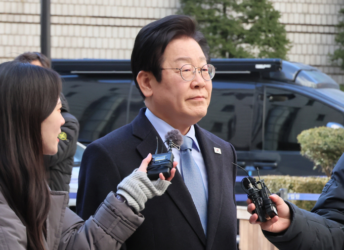 이재명 더불어민주당 대표가 지난 23일 서울 서초구 서울고등법원에서 열린 공직선거법 위반 사건 항소심 첫 재판에 출석하고 있다. (사진=연합뉴스)