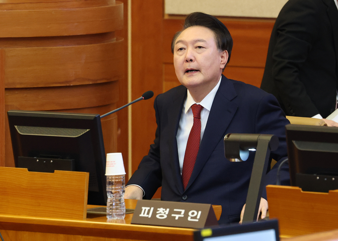  윤석열 대통령이 지난 23일 서울 종로구 헌법재판소에서 열린 탄핵심판 4차 변론에 출석해 있다. (사진=사진공동취재단)