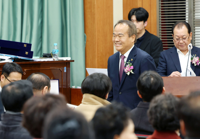 이덕수 성남시의회 의장이 23일 성남농협협동조합 정기총회에 참석, 인사하고 있다. (사진=성남시의회 제공)