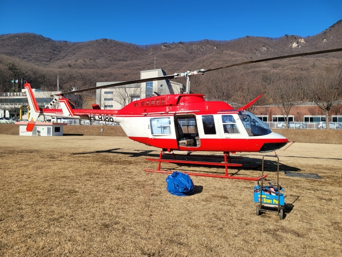 수도녹지사업소 내에 배치된 군포시 산불진화헬기. (사진=군포시 제공)