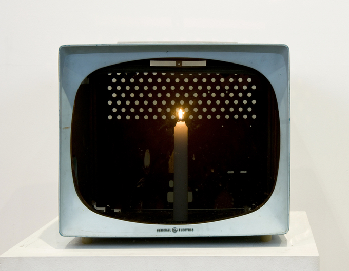 촛불 TV, 1975(1999). (사진=백남준아트센터 제공)