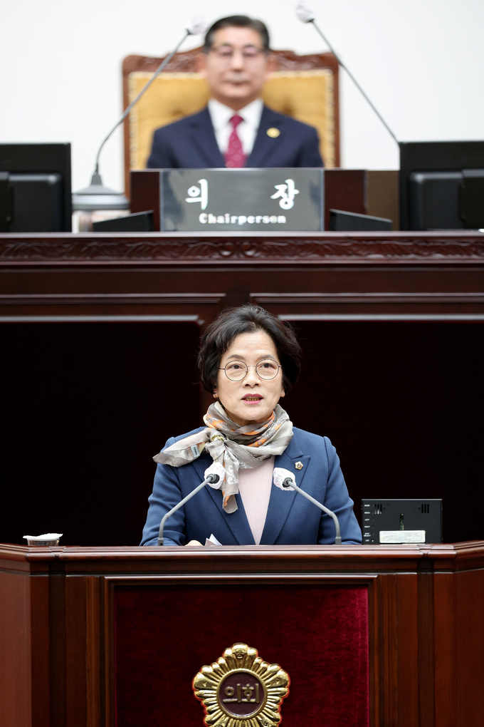 신영희 인천시의원이 4일 제300회 임시회 제1차 본회의에서 5분 발언을 하고 있다. ( 사진 = 인천시의회 제공 )