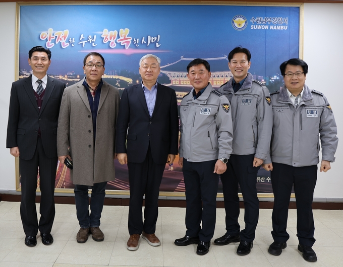 4일 수원남부경찰서와 경기도남부자치경찰위원회가 '자치경찰사무 소통 및 협력 강화를 위한 현장 간담회'를 개최했다. (사진=수원남부경찰서 제공)