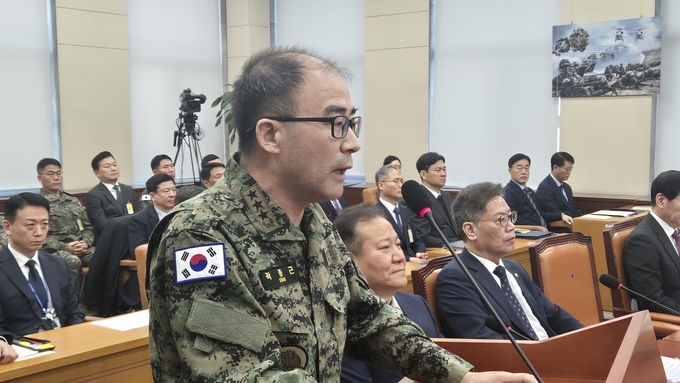 곽종근 전 특전사령관이 4일 국회에서 열린 내란국조특위 2차 청문회에 증인으로 출석해 임종득 국민의힘 의원의 ‘더불어민주당 회유 음모론’ 제기에 관한 입장을 밝히고 있다. (사진=김한별 기자)