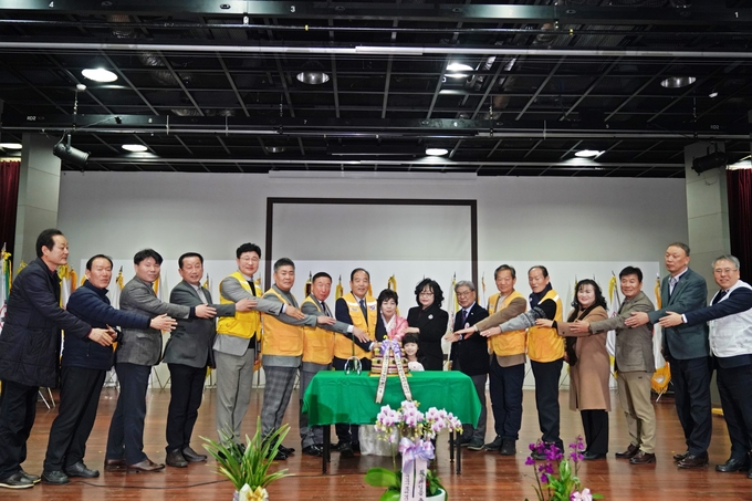 4일 대한적십자봉사회 경기도협의회 관계자들이 기념 촬영을 하고 있다. (사진=대한적십자사 경기도지사 제공)