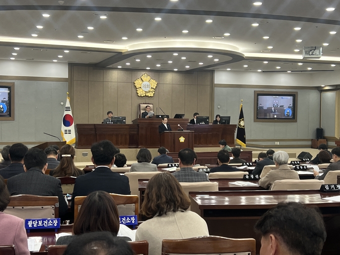 5일 수원시의회 본회의장에서 제390회 임시회 제1차 본회의가 개회했다. (사진=장진 기자)