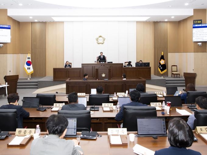 김포시의회 임시회에 맞처 김종혁 의장이 인사말을 하고 있다. (사진=김포시의회 제공)