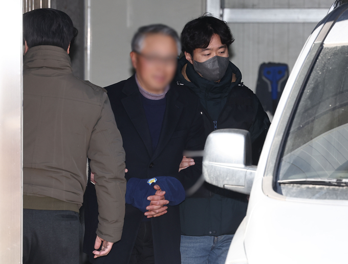  지난 5일 서울서부지법 폭력 난동 사태에 가담한 혐의를 받는 사랑제일교회 특임전도사 윤모 씨가 영장실질심사에 참석하는 모습. (사진=연합뉴스)