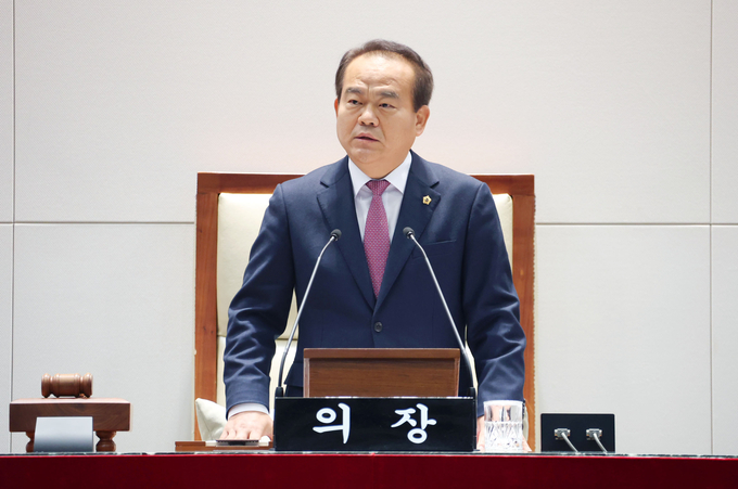 이덕수 성남시의회 의장이 7일 열린, 시의회 제300회 임시회에서 개회사를 하고 있다. (사진=성남시의회 제공)