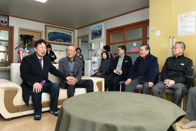 서태원 가평군수가 5일부터 7일까지 6개 읍·면 노인회 분회를 방문했다. (사진=가평군 제공)