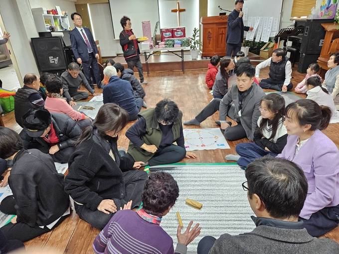 가평중앙교회는 9일 오후1시30분 제1예배실에서 100여 명의 교우들이 참석한 가운데 2025년 보름명절맞이 척사대회를 개최했다. (사진=가평중앙교회 제공)
