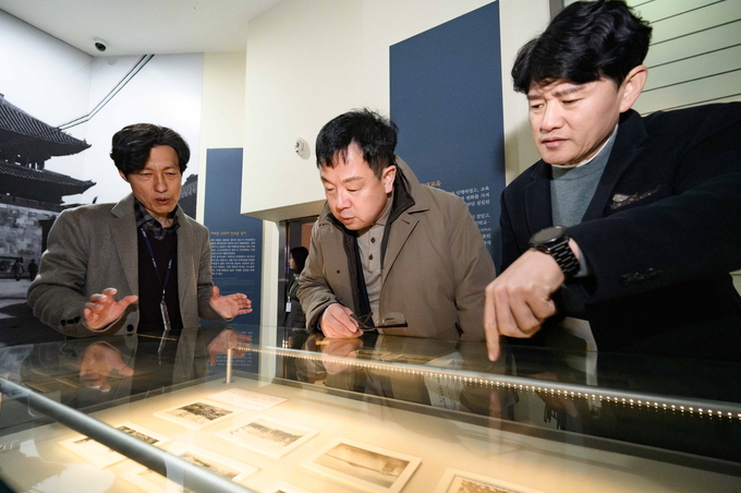 김현수 제1부시장이 수원박물관을 시찰하고 있다. (사진=수원시 제공)