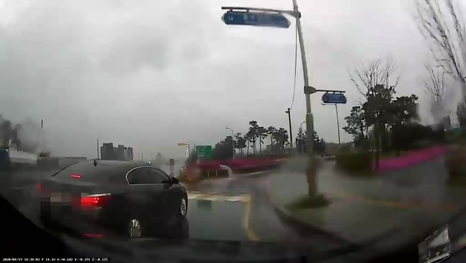  A씨가 보험금을 편취하기 위해 고의로 교통사고를 낸 모습. (사진=경기남부경찰청 제공) 