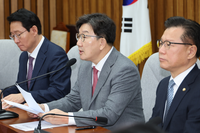 권성동 국민의힘 원내대표를 비롯한 원내지도부가 12일 국회에서 열린 원내대책회의에서 발언하고 있다. (사진=연합뉴스)