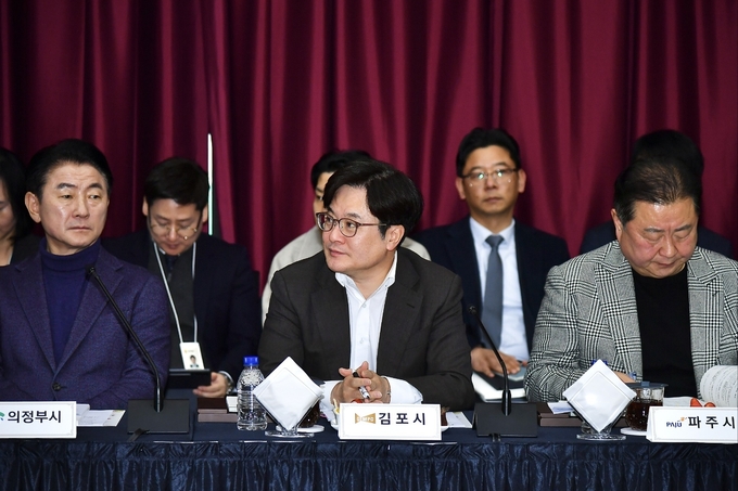 김병수 시장이 남양주시 경기시청자미디어센터에서 열린 경기도시장군수협의회 제7차 정기회의에 참석해 김포시 현안해소를 위한 건의를 발언하고 있다. (사진=김포시 제공)