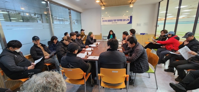 수도 검침원들이 직무역량 교육을 받고 있다. (사진=부천시 제공)