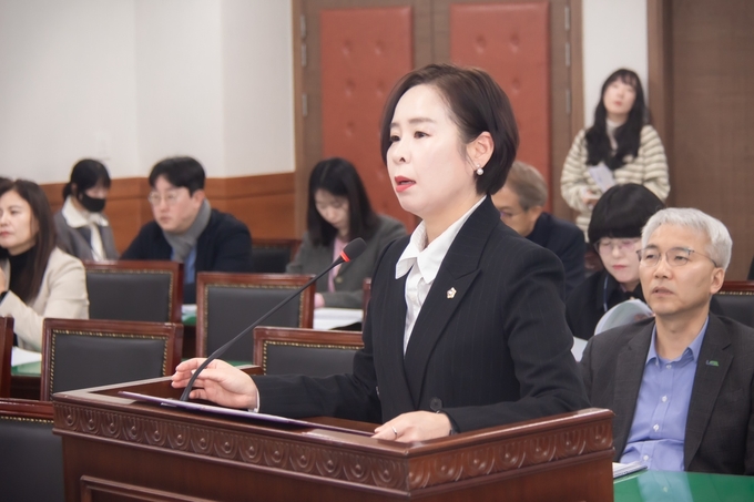 정현미 의원이 '남양주시 개인정보 보호 활성화 조례안'을 대표 발의하고 있다. (사진=정현미 의원 제공)
