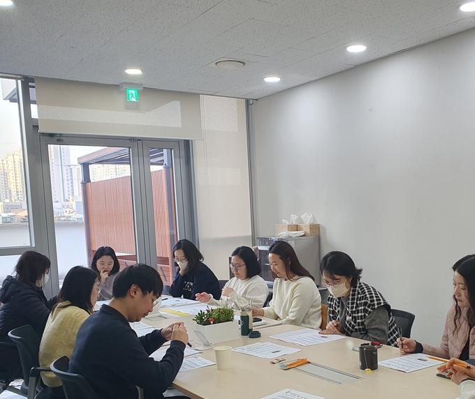 2025 대한민국 독서대전 TF팀 회의를 진행하고 있다. (사진=김포시 제공)
