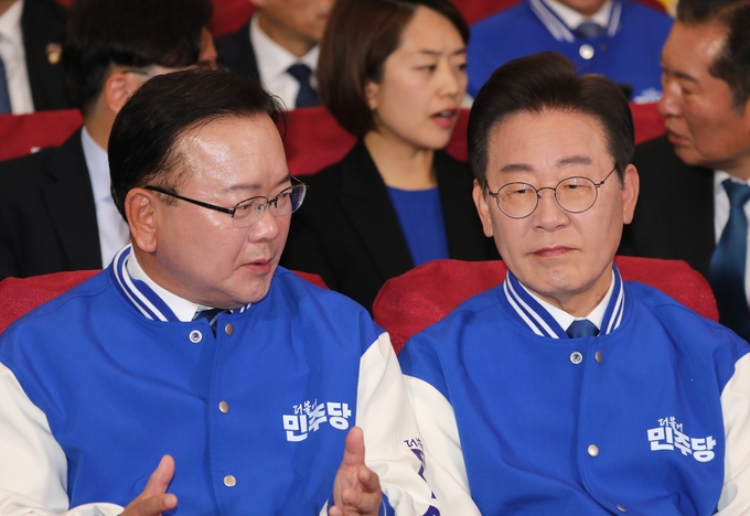 이재명 더불어민주당 대표(오른쪽)와 김부겸 전 국무총리. (사진=연합뉴스)