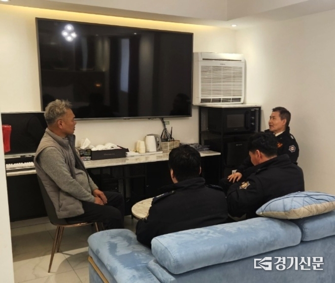 안성소방서는 관내 숙박업소를 방문해 현장 안전지도를 실시하고 있다. (사진=안성소방서 제공)