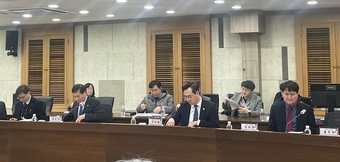 20일 하병필 행정시부시장과 황효진 글로벌정무부시장이 공동 주재로 국비 확보 보고회를 진행하고 있다. ( 사진 = 인천시 제공 )