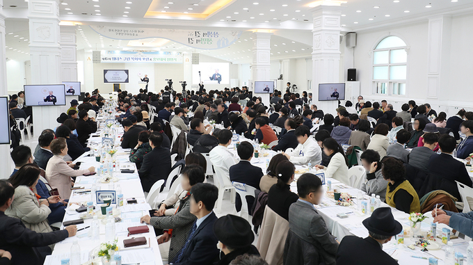  경기도 하남시 감일동 신천지 강동교회에서 지난 22일 제6회 위너스클럽 목회자 포럼에서 목회자가 발제를 하고 있다. (사진=신천지 예수교 제공)